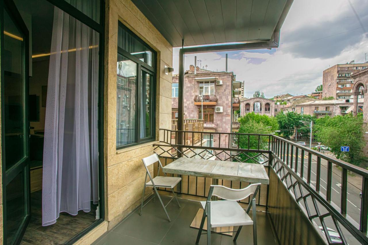 Luxe Apartment In Center Yerevan Bagian luar foto