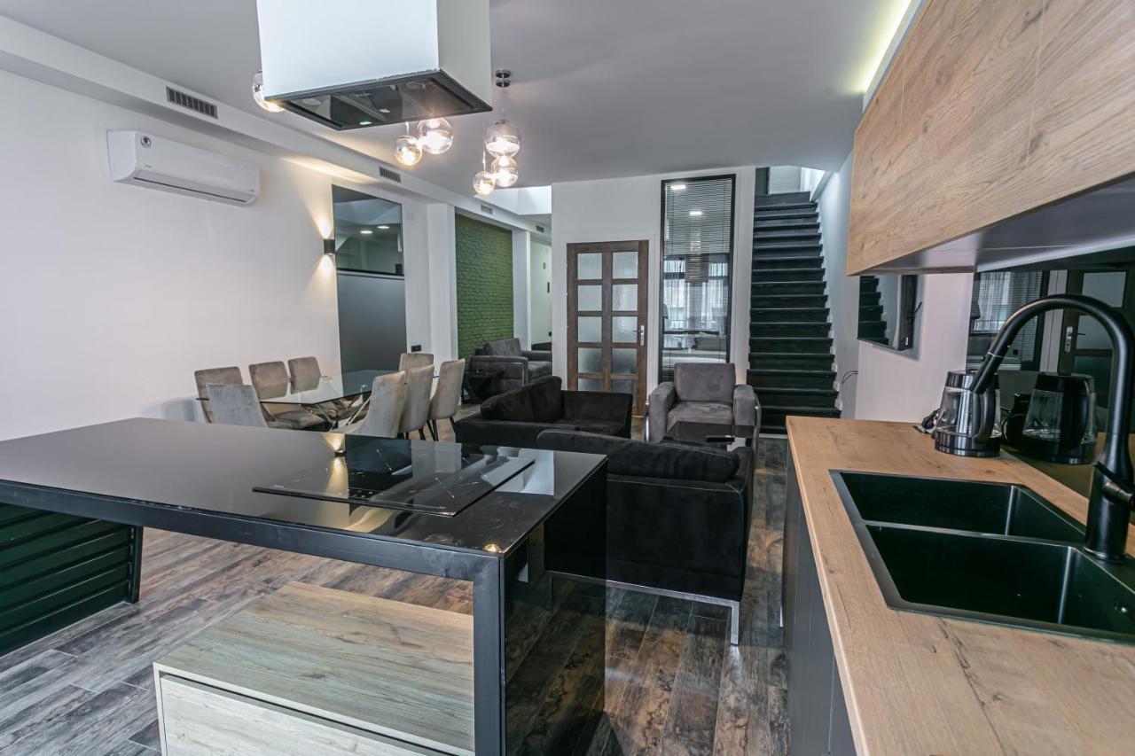 Luxe Apartment In Center Yerevan Bagian luar foto