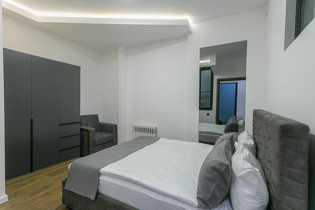 Luxe Apartment In Center Yerevan Bagian luar foto