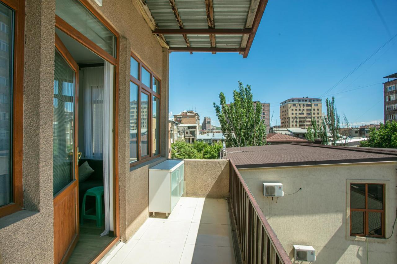 Luxe Apartment In Center Yerevan Bagian luar foto